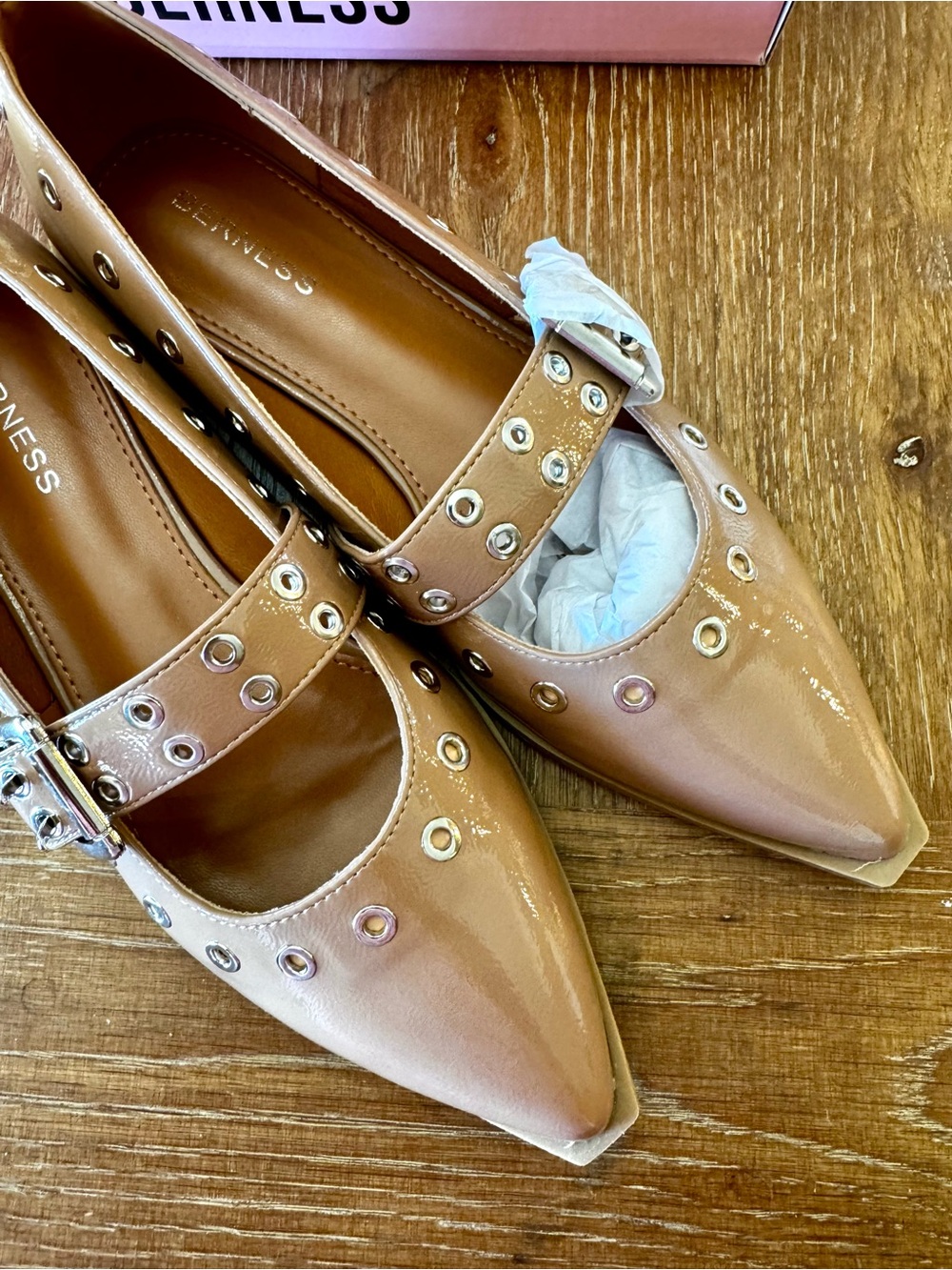 NWT beige Berness Astra Grommet Mary
Jane flat 8.5 (marked 8, runs big) - Picture 10 of 13